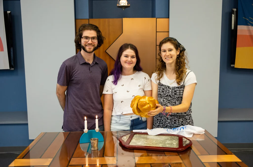 Students at the University of Arizona celebrate Shabbat.