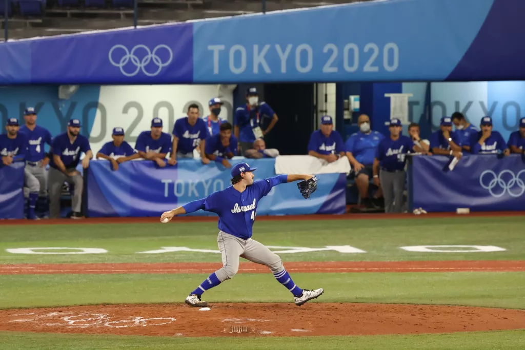 Zack Weiss pitching for Team Israel